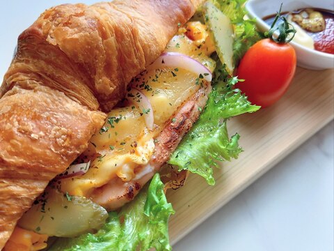 具沢山ᕷ*ハムとチーズのクロワッサンサンドꕤ୭*